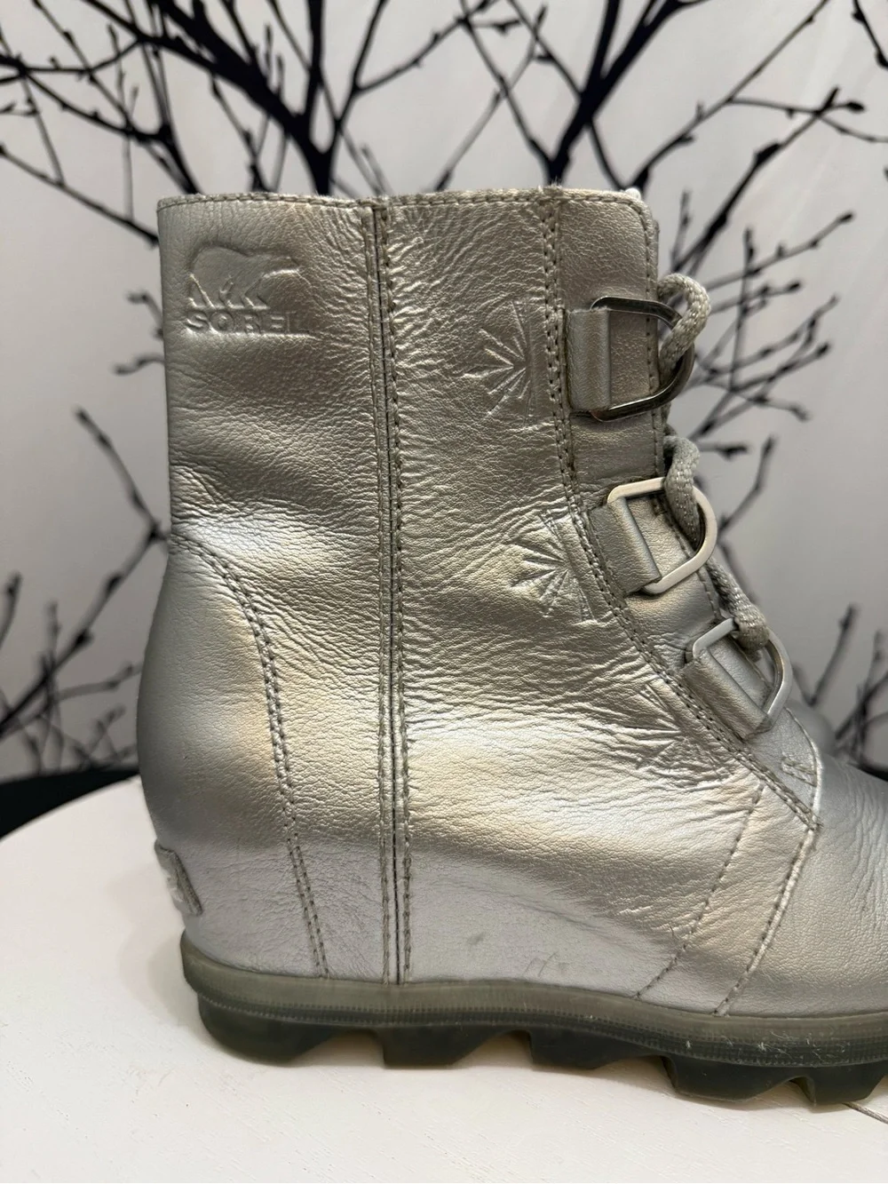 Sorel Disney X Joan of Arctic Frozen Youth Size 3 Silver Lace Wedge Boots